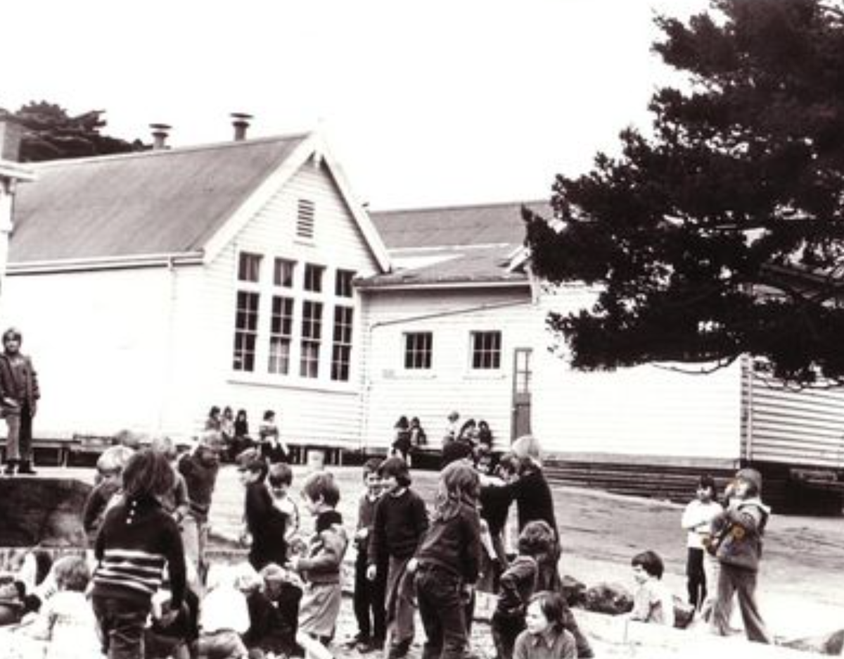 Школа, где учился Питер. Фото 1960-х годов