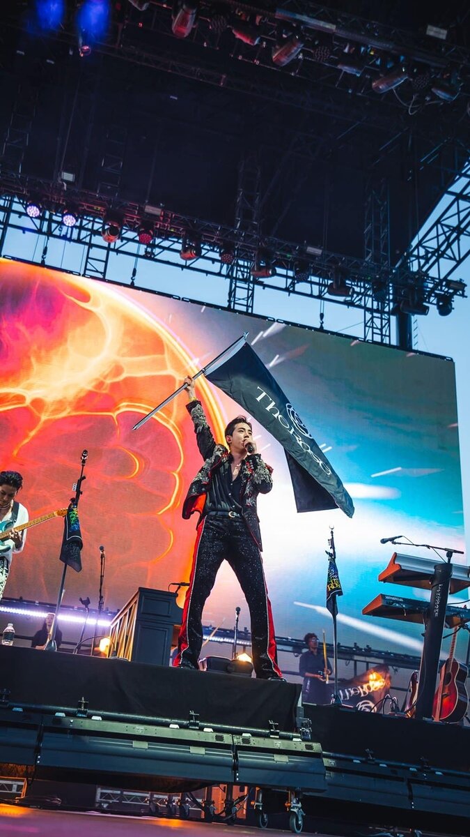    Пак Доджун на Coachella 14 апреля.