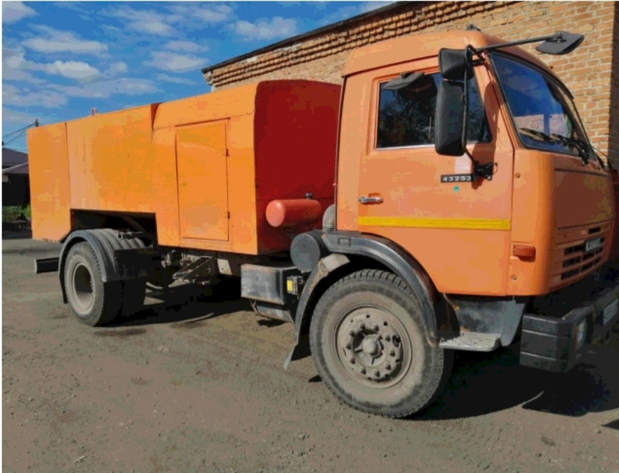 Одна из машин, Комунально промывочный Камаз 2010 г.в