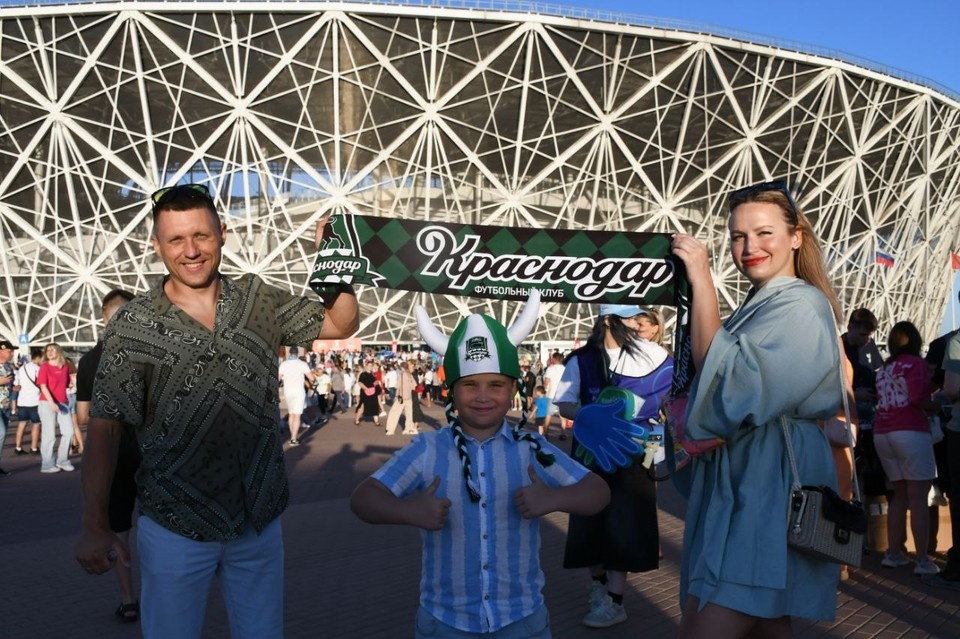    В Волгоград приехали фанаты обоих клубов. Геннадий БИСЕНОВ