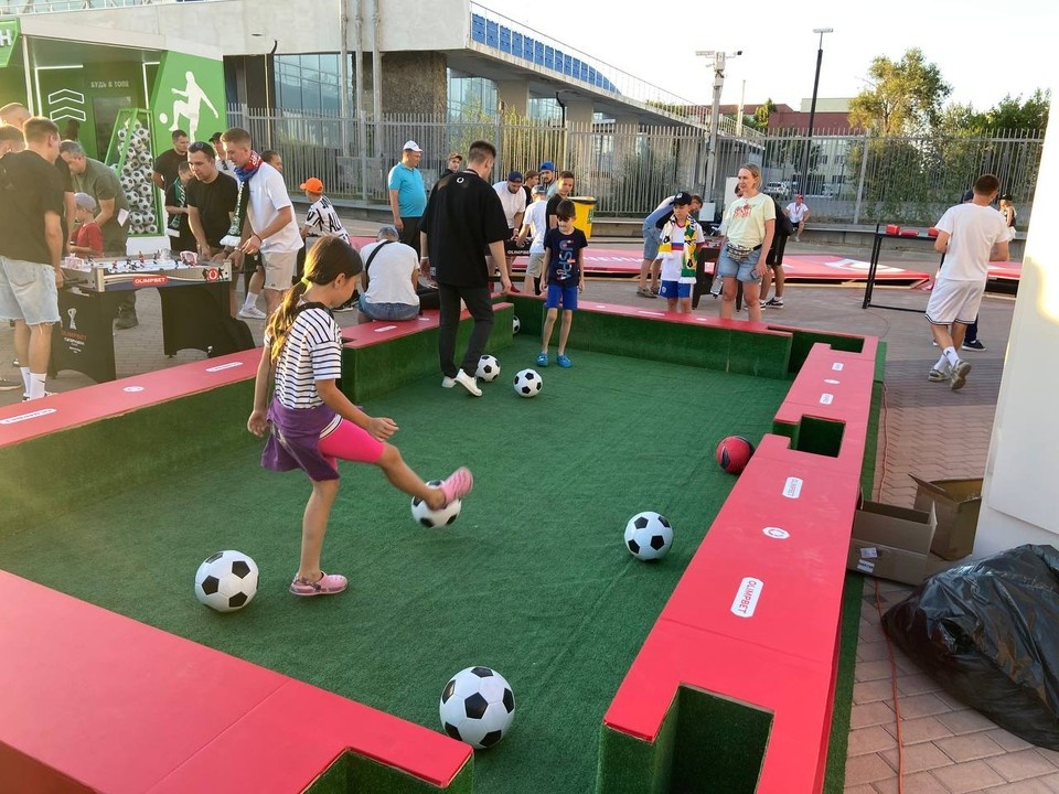    Перед матчем было много развлечений и для детей, и для взрослых. Екатерина СИМОХИНА