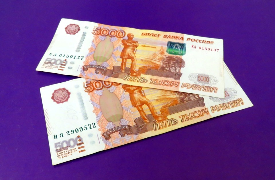 За последнее время социальная выплата от государства в размере 10 000 рублей стала часто фигурировать в нормативных актах.