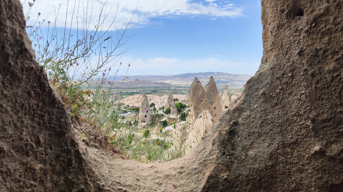Шары здесь смотрелись бы красиво. 