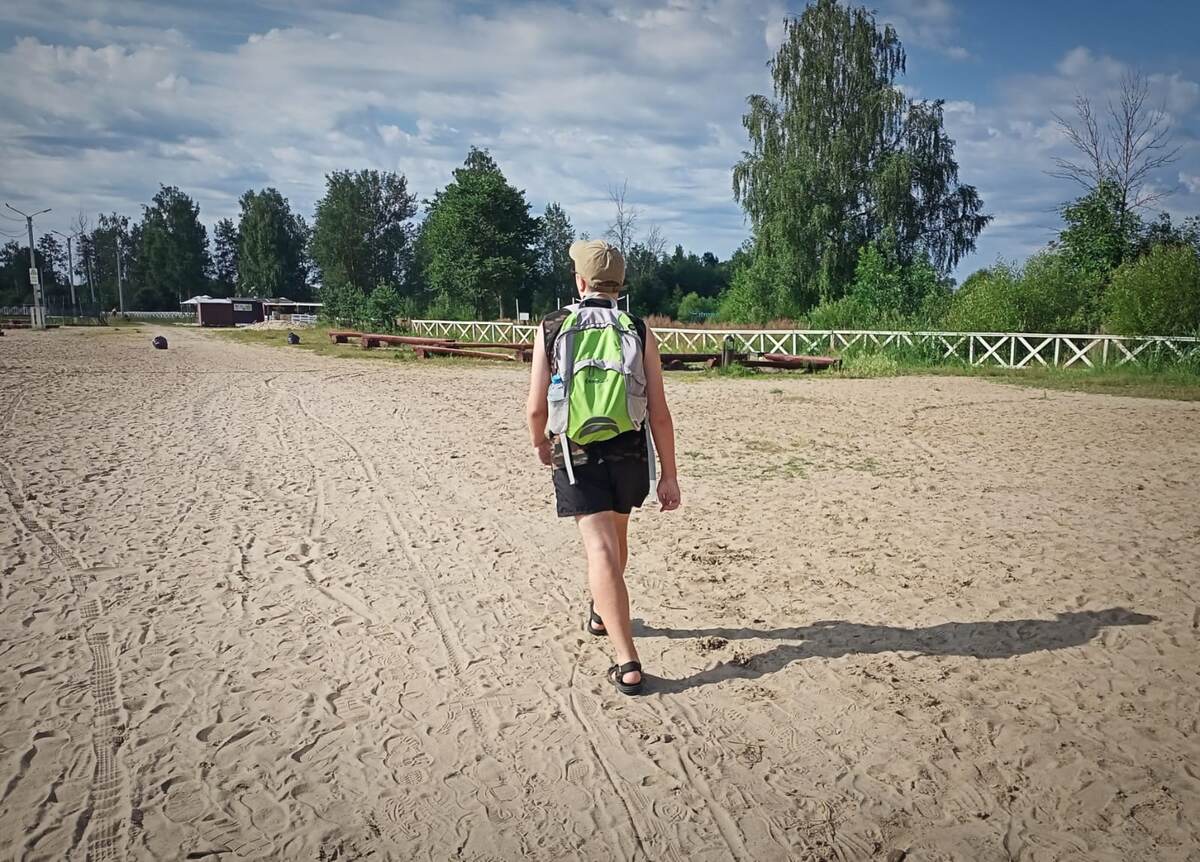 Гриша: - Уйду от вас. На работу.