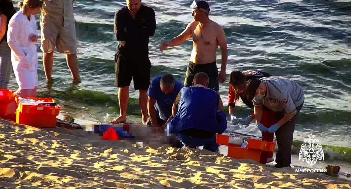 13 июля в городе Чебоксары произошла трагедия на Центральном пляже. Мужчина утонул около 19.00 вечера вне зоны для купания. По предварительной информации, он находился в пьяном состоянии.
