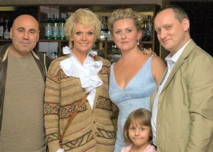  Дочь певца Дарья с мамой Наташей, отчимом Андреем Фалько, Валерией и Пригожиным. / Фото: www.noomba.ru