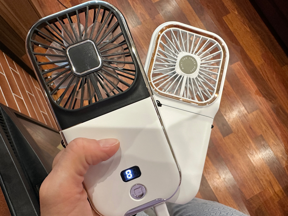 Говорят зарядки на первой скорости должно хватить на 12 часов, на третьей скорости - на 4 часа. Проверим, потом расскажу)