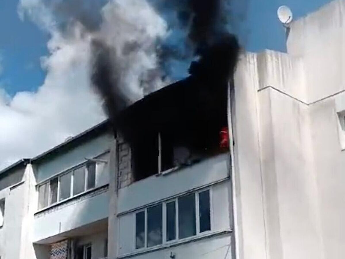    Последствия атаки дрона ВСУ в поселке Белая Березка Брянской области. Кадр видео очевидца