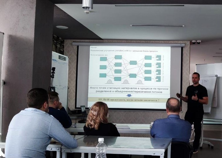 Основа основ. 
Пара слов об основе основ, о чем уже много сказано и написано, и о чем говорит наш многолетний  практический опыт.
🧐 Бережливое Производство - это всегда экономия затрат в конечном итоге, под какими бы намерениями ни начинался сложный путь внедрения инструментов.
⛑ Безопасность, которая требует внимания с точки зрения устранения рисков для существования самого бизнеса (например, пожар); так и вклада в развитие осознанности сотрудников и безопасности рабочих мест в области охраны труда с целью исключения травм на производстве и, как следствие,  издержек и имиджевых потерь для предприятия.
👍 Качество - совокупность минимально необходимых требований/характеристик продукта, за которые покупатель готов заплатить определенную сумму денег. Таким образом качество влияет не только на прибыль и лояльность клиентов, но и на издержки, которое несет предприятие для достижения «определенного уровня» качества. Зачастую «OverQuality» вносит весомый вклад в себестоимость продукции, а потери на многочисленные точки контроля и ремонта/исправления продукта говорят о необходимости внедрения качества, встраиваемого в процесс - Build In Quality.
💸 Производительность и затраты. Об этом сказано в посте выше. Не всегда затраты на автоматизацию приводят к повышению производительности и сокращению затрат. При сложной автоматизации необходим более квалифицированный и высокооплачиваемый персонал, а также траты на поддержание работоспособности оборудования. Инструменты Бережливого Производства помогают определить где же все таки необходимы «умные инвестиции» и как их минимизировать.
👷‍♂️ Развитие Человеческого Ресурса - Мотивированный, знающий и умеющий персонал, о котором заботится руководство предприятия, позволяет минимизировать потери на текучке кадров и незапланированных отсутствиях. Люди, правильно вовлеченные в процесс, создают лавинообразный эффект, генерируя идеи  по сокращению производственных потерь.

Этапы, необходимые инструменты внедрения и развития Бережливого Производства зависят от готовности и зрелости предприятия.
Но начинать никогда не поздно!!!🤝