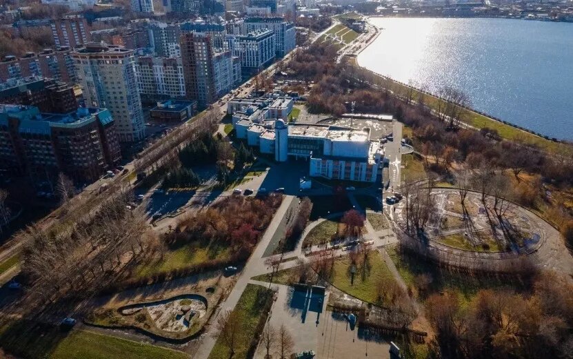    Мистический Ижевск: скульптуры у Дворца пионеров