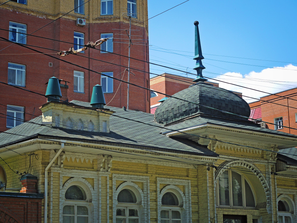 Во время одной из недавних прогулок по историческому центру Самары мне на глаза попался дом, на который раньше я не обращал внимания.-2-2