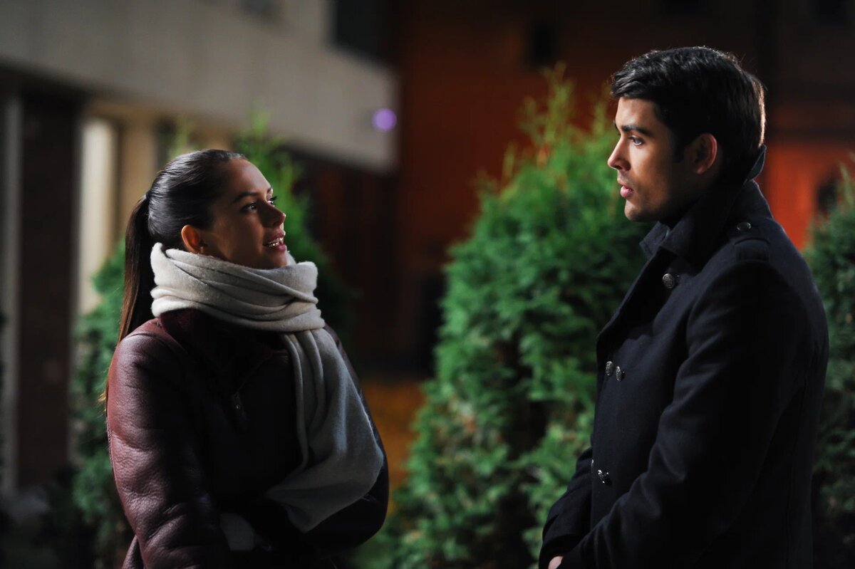 Ладно, добавим перьев и блесток, сойдешь за Филю Киркорова... Источник: Кинопоиск.