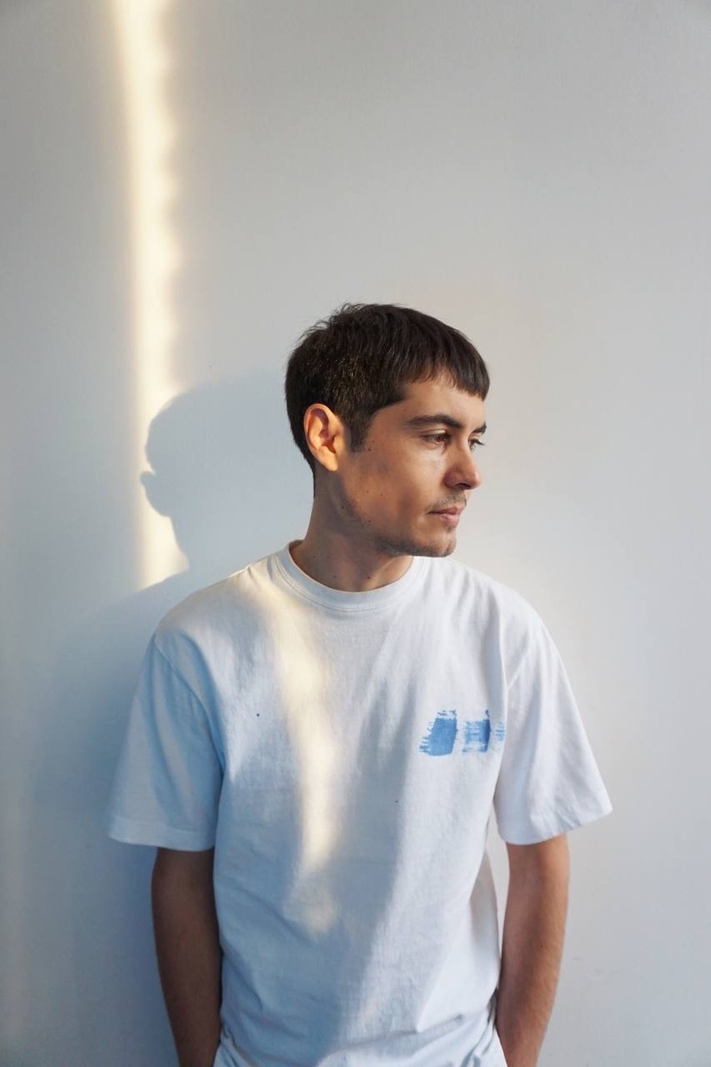 Меня зовут Абрам, и я мастер по натяжным потолкам в Санкт-Петербурге. Хочу немного рассказать о себе и своей работе.