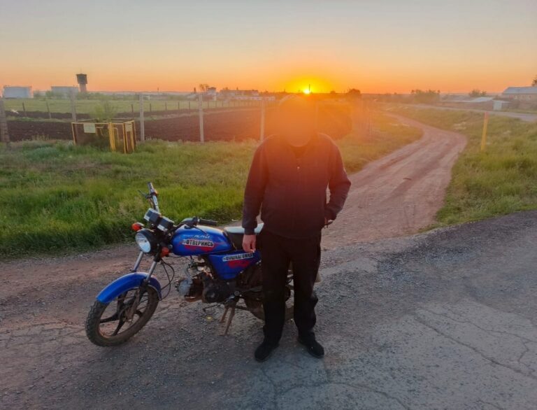    Не ушел. Пьяный водитель бросил мопед и пытался убежать от полицейских под Оренбургом Белов Михаил Александрович
