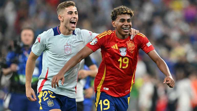    Фермин Лопес и Ламин Ямаль. AFP