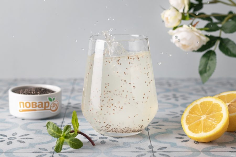 Лимонад с семенами чиа 