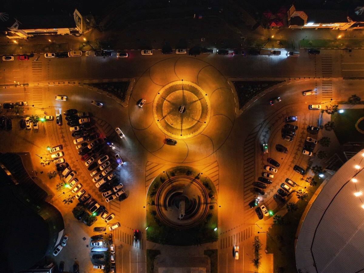 Симметрия батумских площадей хорошо просматривается с высоты. Фото: unsplash.com