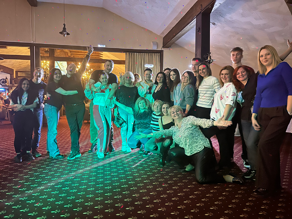 Фото с окончания проведения взрослой развлекательной программы «Караоке и Дэнс баттл» в 4х звездочном подмосковном отеле “Country Resort”