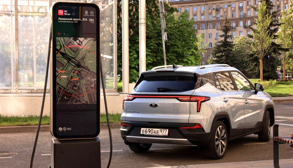 Москвич 3e на улицах Москвы