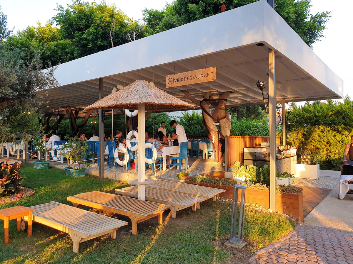 Вход в ресторан Ivriz