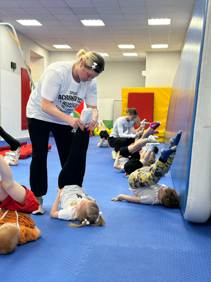 Для детей так же проводят разные мероприятия: на фото соревнования для детей центра.