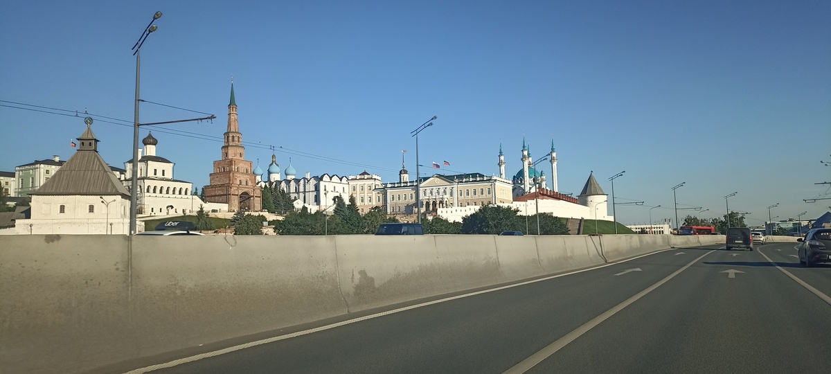 Катаемся по Казани на машине