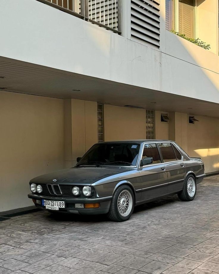 BMW 5-Series E28