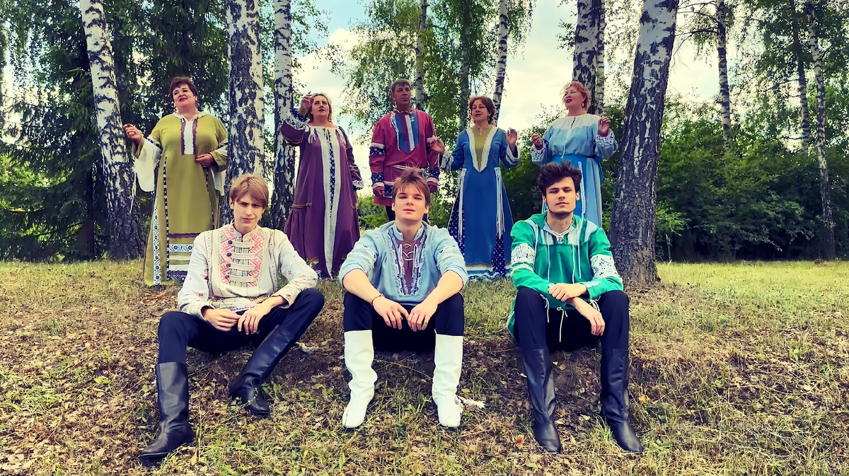 Вокальный ансамбль "Берислава" с молодыми участниками.