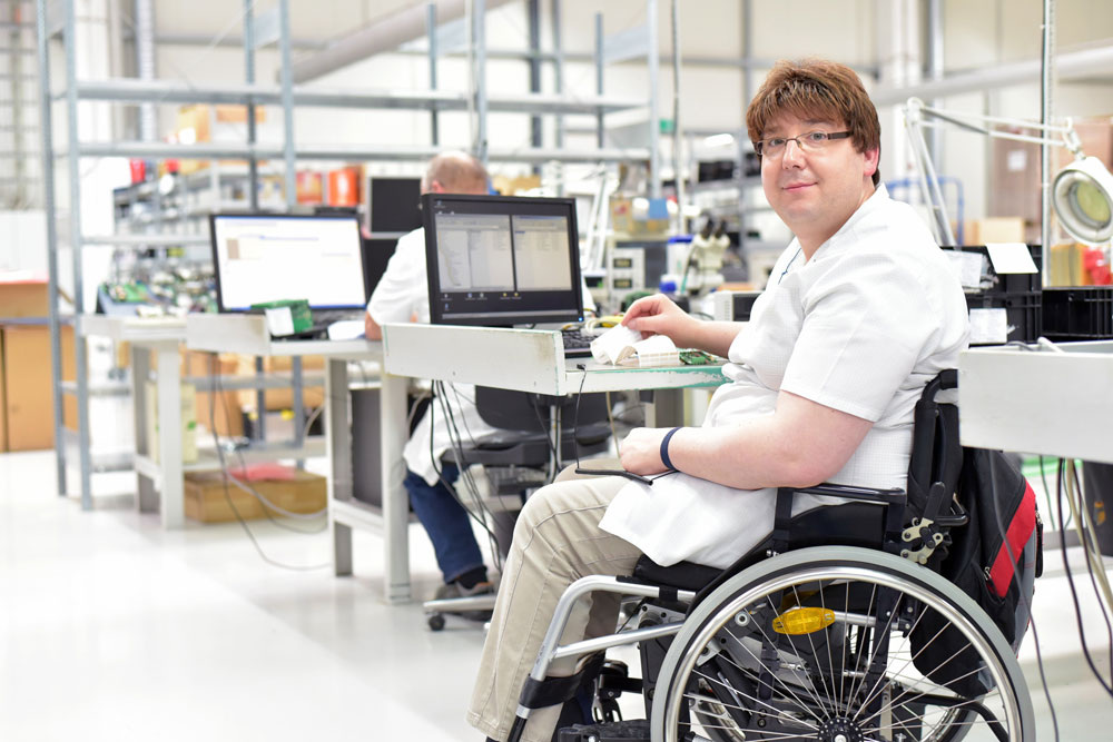 
Люди с инвалидностью имеют право реализовать свое стремление трудиться, удовлетворять профессиональные амбиции и получать оплату.