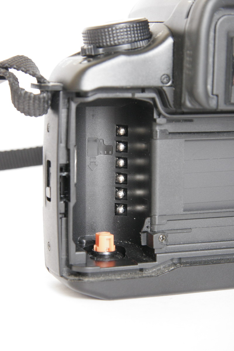 Контакты в камере, по которым камера считывает код (их может быть меньше)