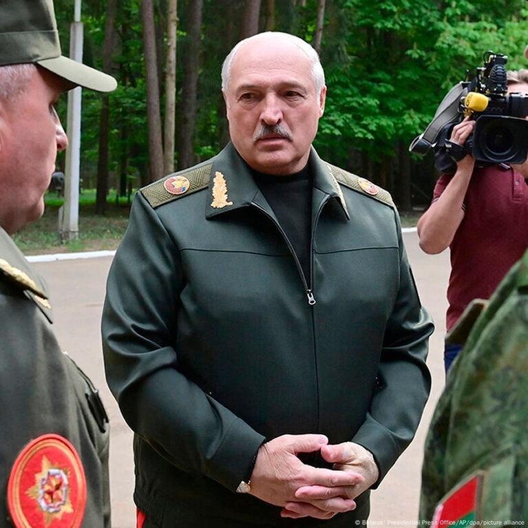 Президент при посещении Центрального командного пункта сил военно-воздушных сил Беларуси 15 мая 2023 года