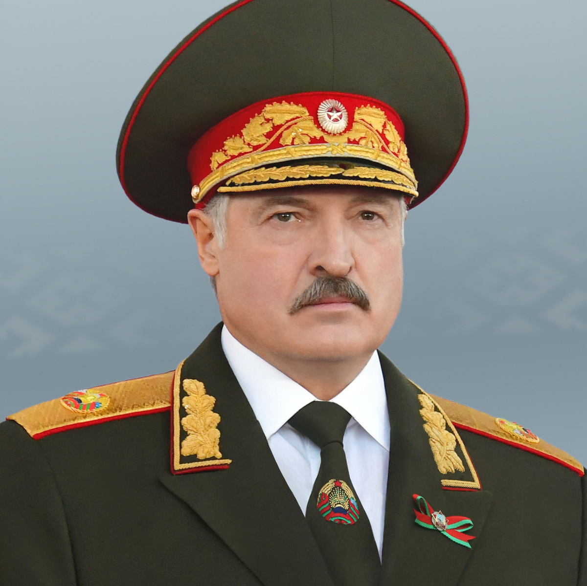 Президент Республики Беларусь, он же Главнокомандующий Вооружёнными Силами Республики Беларусь - Александр Григорьевич Лукашенко