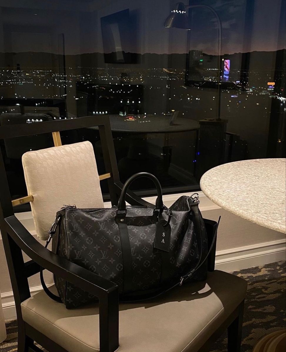 Одна из самых популярных моделей бренда Louis Vuitton 