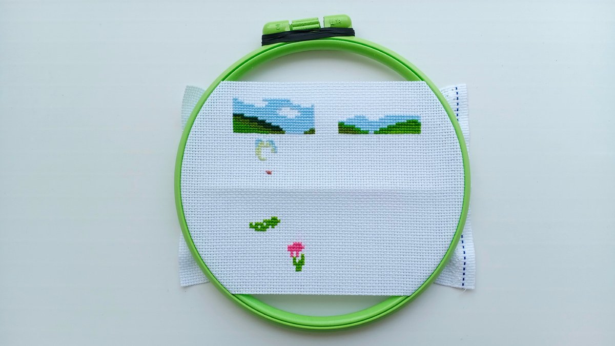 процесс вышивки конфеты "Я на солнышке лежу", дизайнер Алёна Кошкина 