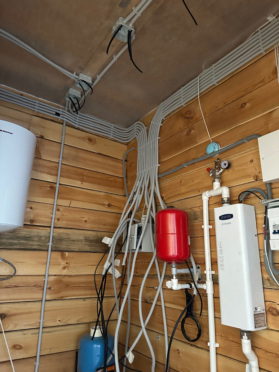 Техническая комната с местом, где будет новый щит