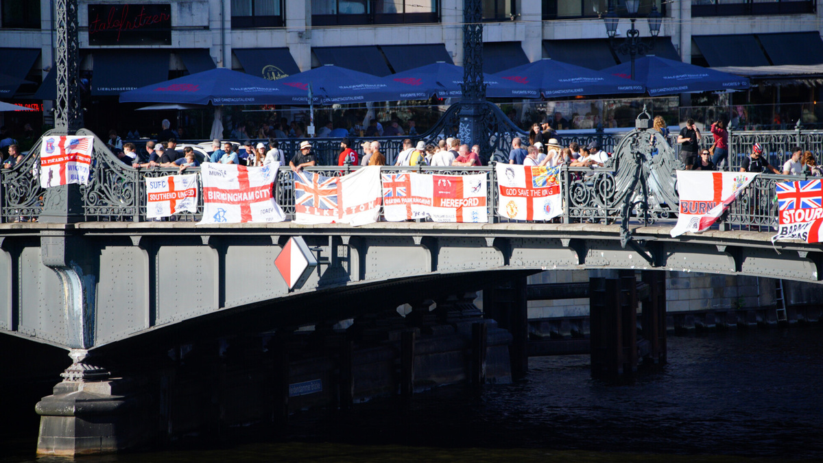 Болельщики сборной Англии / Фото: © Ben Birchall - PA Images / Contributor / PA Images / Gettyimages.ru
