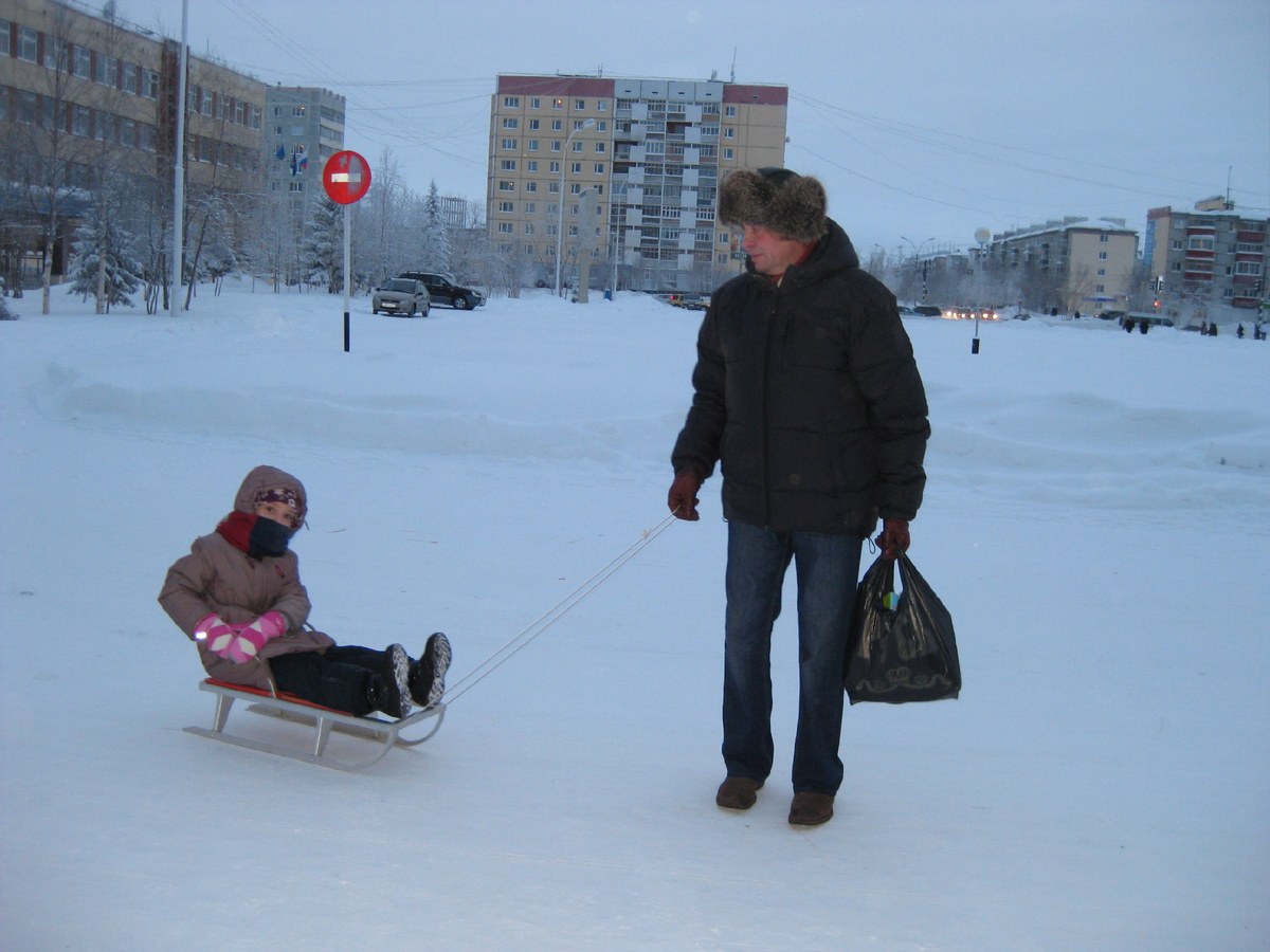 моя племяшка и папочка! Кто гулял с ней в -40? Лучший дедушка! Моя Саша не знает кто такой дедушка Саша...(