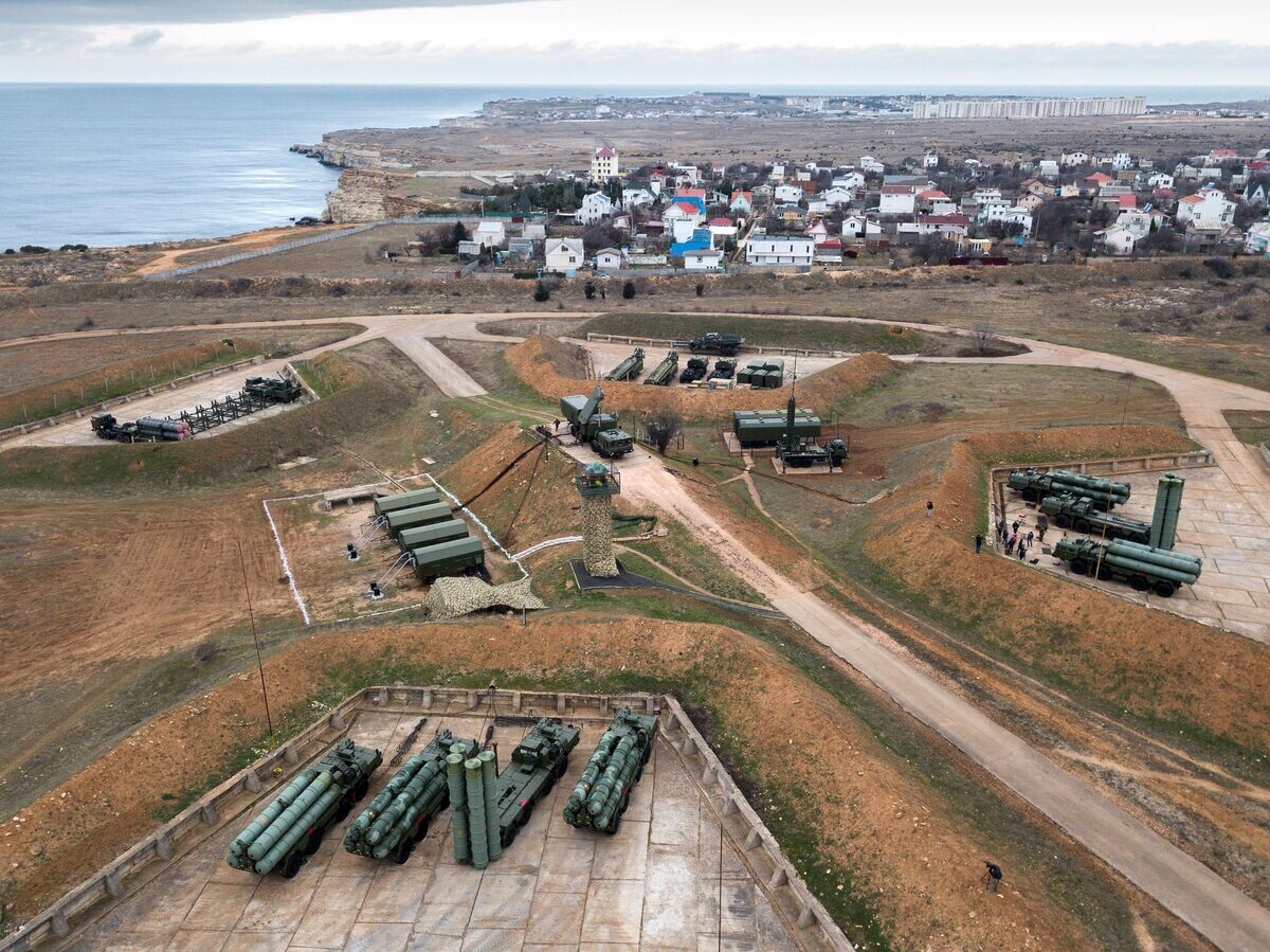    Комплекс ПВО С-400 "Триумф" в Севастополе© РИА Новости / Алексей Мальгавко