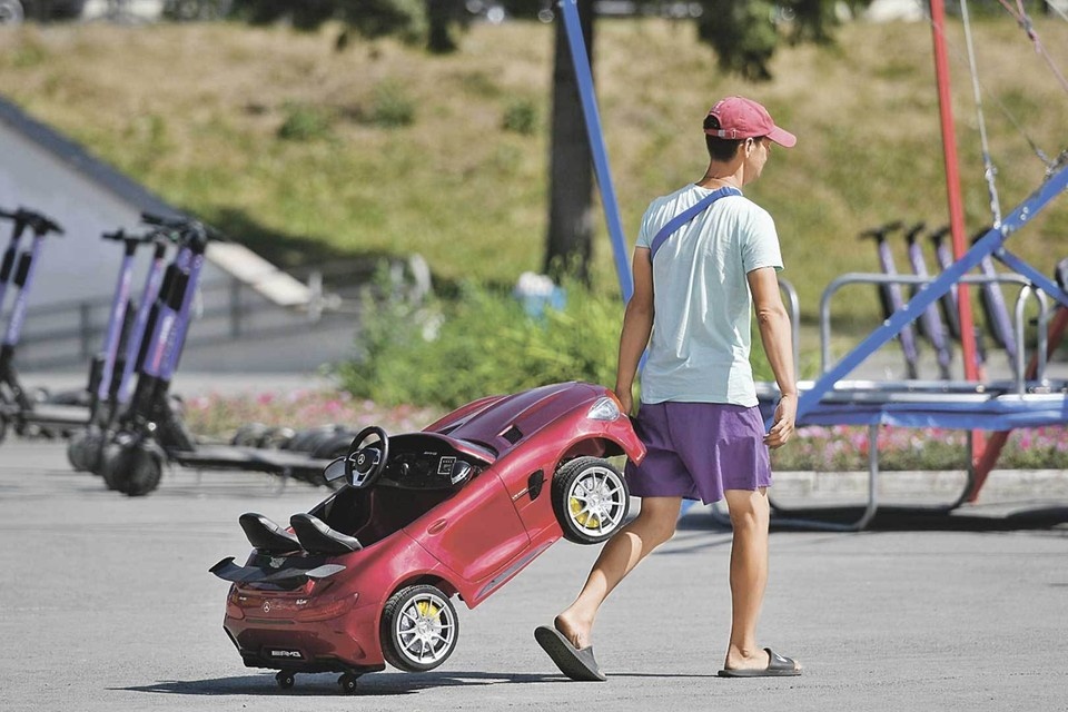   Если будете покупать авто через посредника, выбирайте его с пристрастием. Иначе вам могут доставить вовсе не ту машину, о которой вы мечтали... Алексей БУЛАТОВ