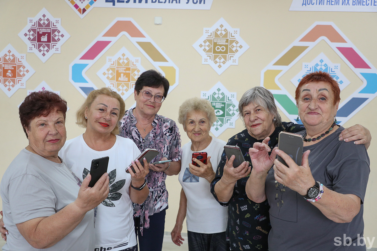    Базовый счет, удобство оплат, безграничное общение: зачем пенсионерам осваивать цифровые форматы
