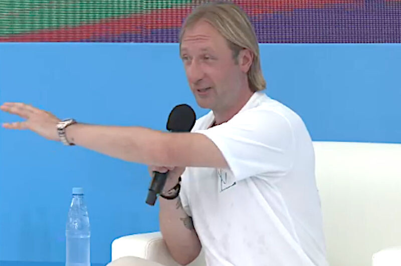    Евгений Плющенко на площадке всероссийского общества «Знание» на VK Fest в Москве