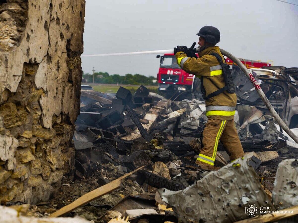    Украинские пожарные в Николаевской области© Фото : ГСЧС Украины