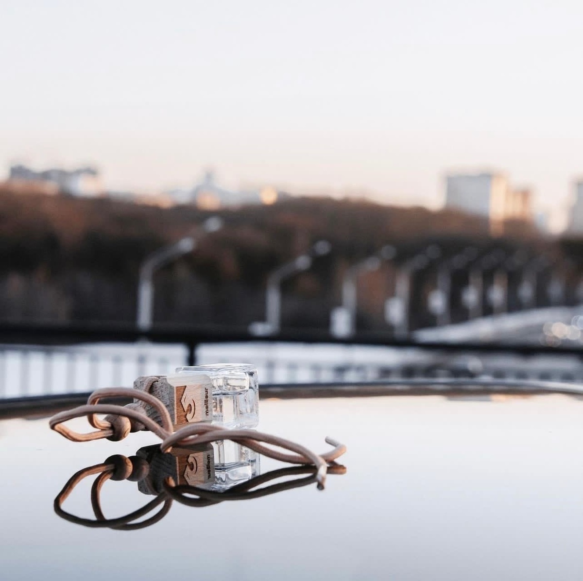 Автопарфюм Meilleur New Line - #5 древесно-цитрусовый аромат
(по мотивам Christian Dior: Homme sport)
Верхние ноты: кедр
Средние ноты: тосканский ирис
Базовые ноты: сицилийский лимон, имбирь