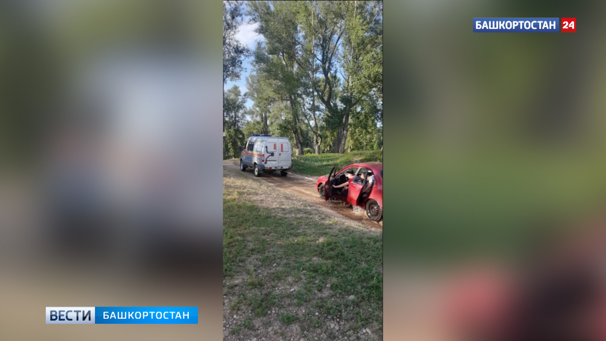    Семья с ребенком застряла на машине посреди реки в Башкирии