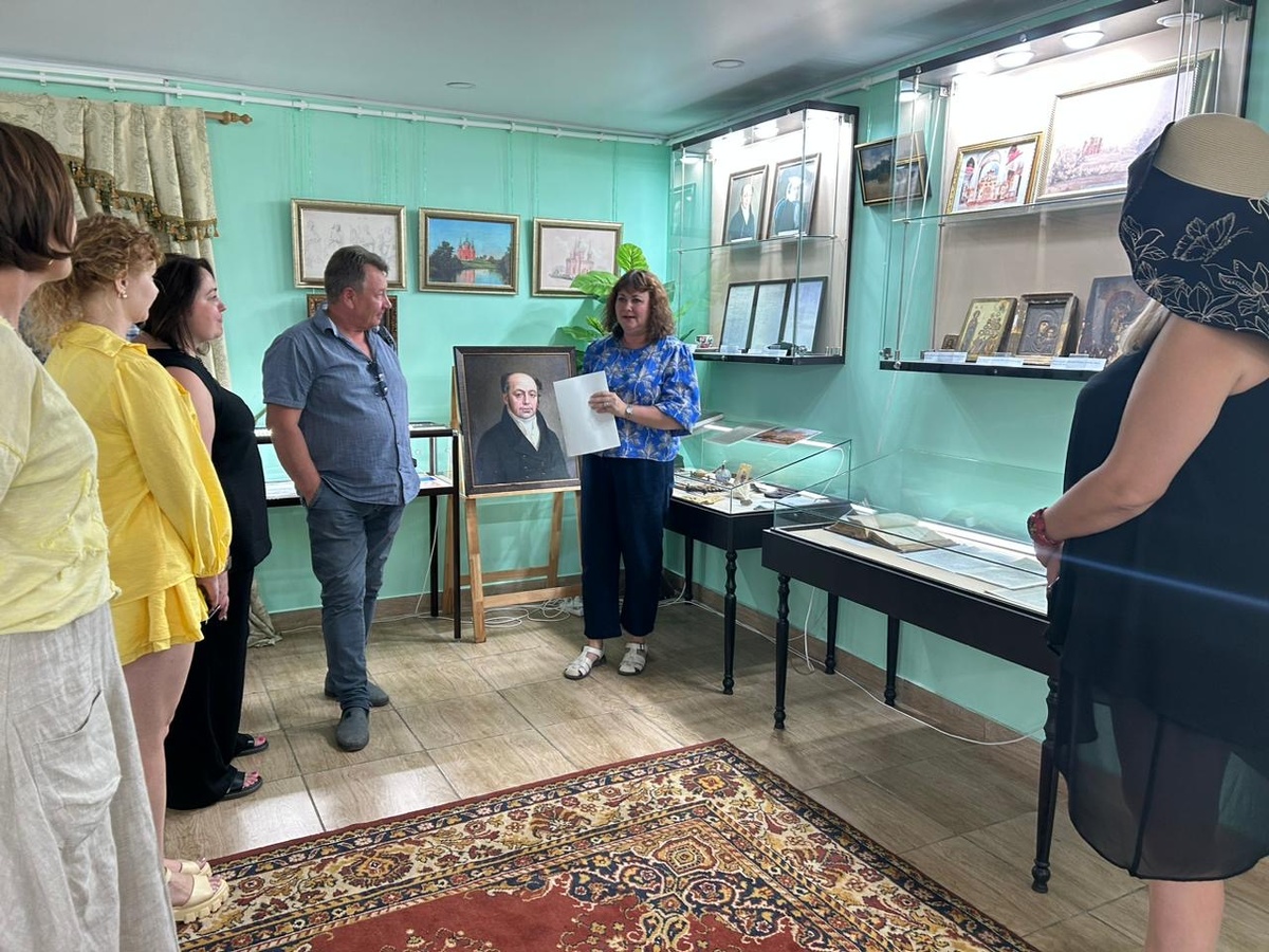 Это я провожу экскурсию 