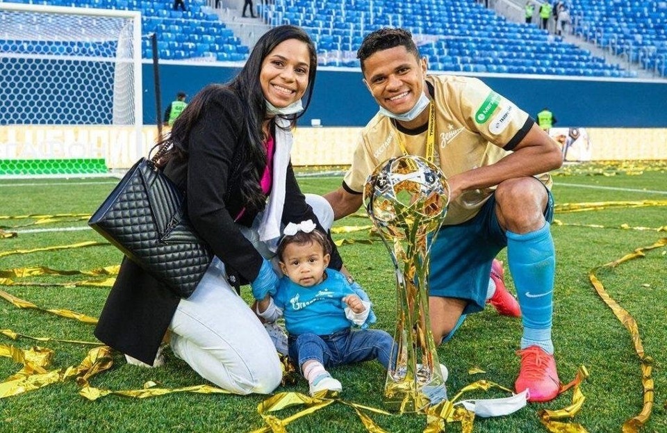    Сантос и его первая и единственная любовь - супруга Кристиана. Фото: личная страница героя публикации в соцсетях