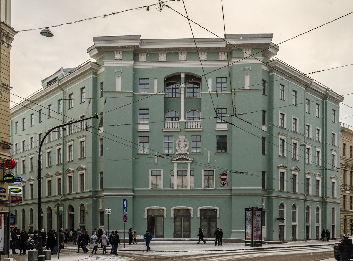 1. Здание станции метро «Адмиралтейская».