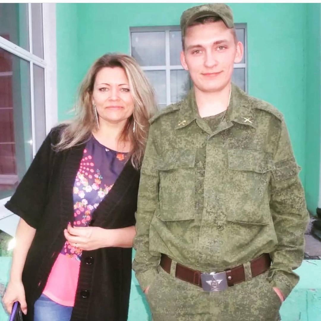 Наталья с сыном, вернувшимся из армии