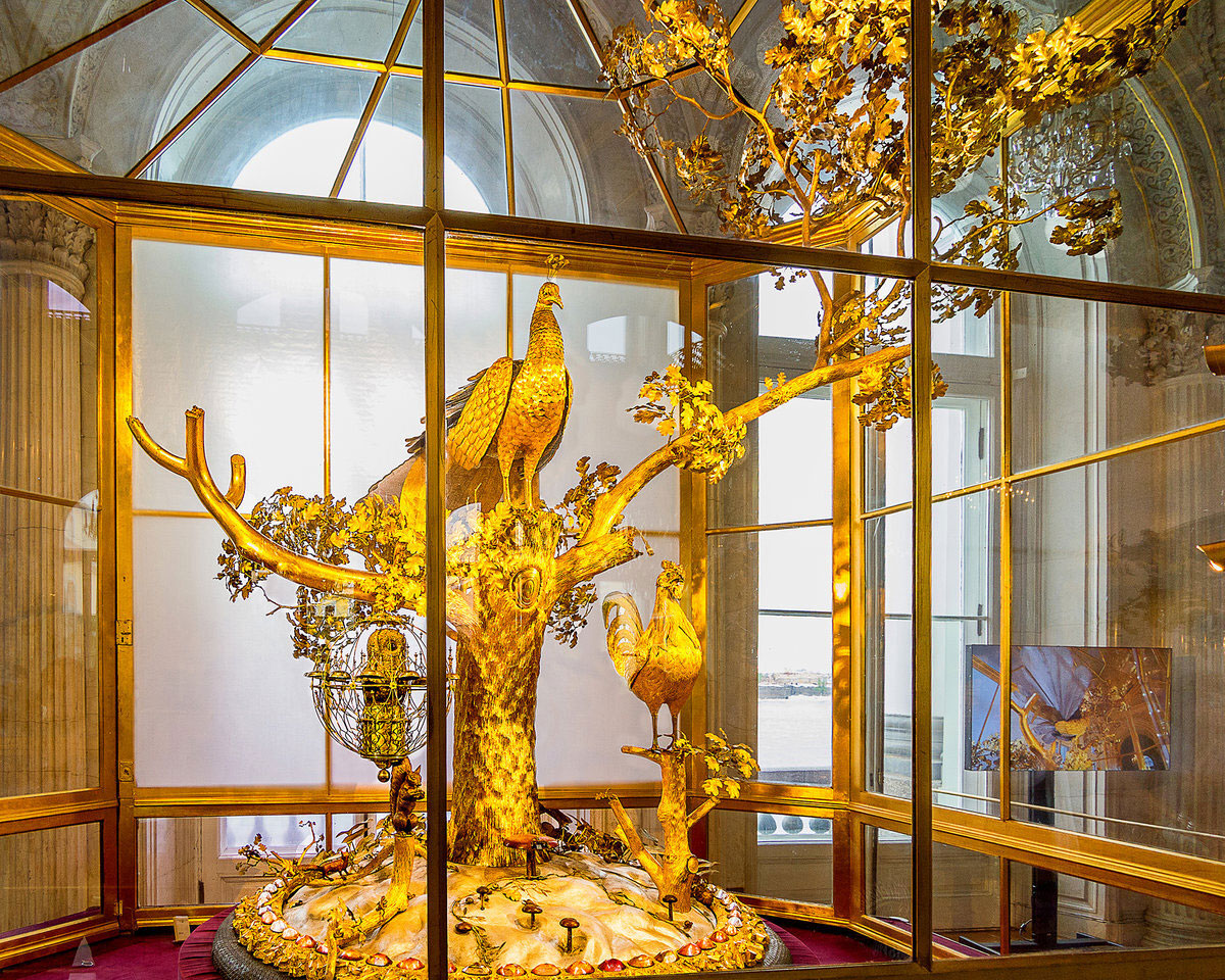 Часы́ «Павли́н» — часовой автомат работы мастерской английского механика Джеймса Кокса и мастера Фредерика Юри, входящий в постоянную экспозицию Павильонного зала Малого Эрмитажа.