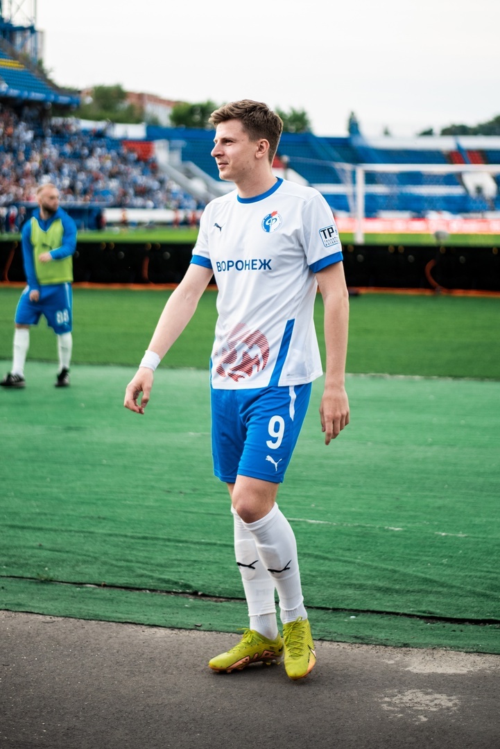 6 голов за "Факел" в элите российского футбола за два сезона...Не так уж и мало...Плюс 2 пенальти для "Факела" заработал!